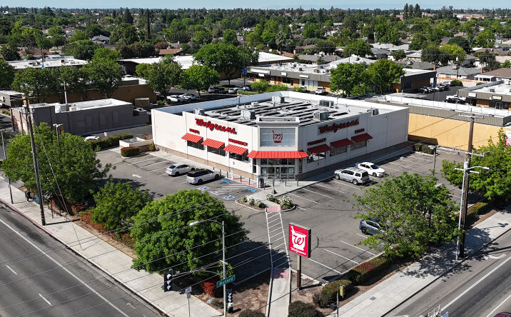 Pictures of Retail property located at 5785 North First Street, Fresno, CA 93710 for sales - image #1