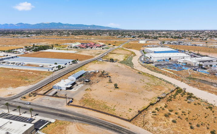 Pictures of Retail, Industrial property located at 10592 E Avenue, Hesperia, CA 92345 for sales - image #1