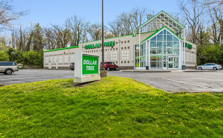 Pictures of Retail property located at 7541 North Main Street, Dayton, OH 45415 for sales - image #1