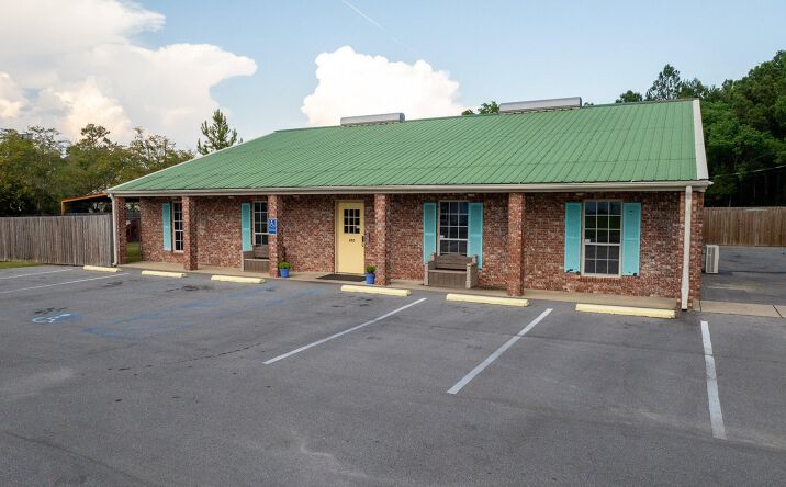 Pictures of Special Purpose, Business for Sale property located at 890 VEE ST, BILOXI, MS 39532-4204 for sales - image #1