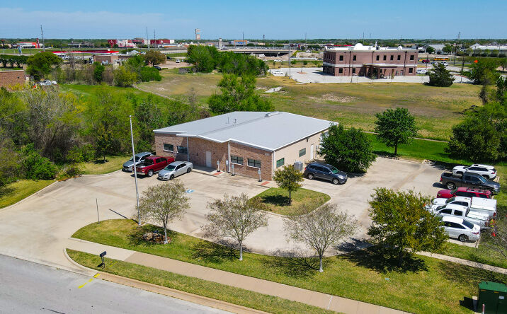 Pictures of Office, Industrial property located at 2131 W Briargate Dr, Bryan, TX 77802 for sales - image #1