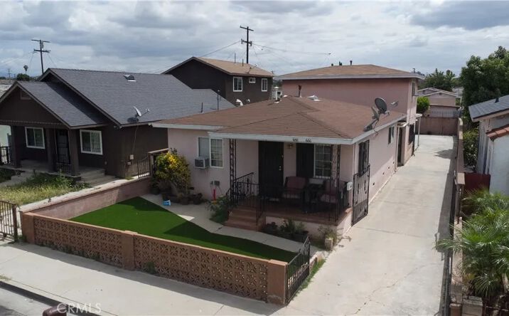 Pictures of Multifamily property located at 658 Oakford, East Los Angeles, CA 90022 for sales - image #1