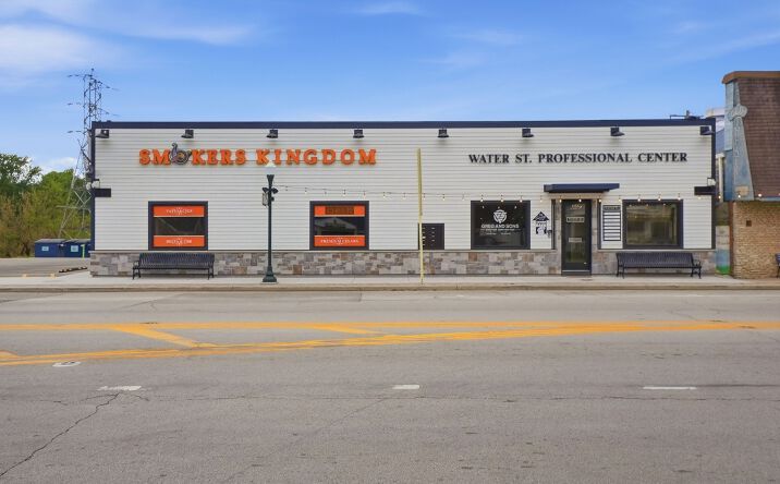 Pictures of Retail, Office property located at 116 S WATER ST, WILMINGTON, IL 60481-1372 for sales - image #1