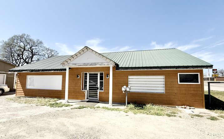 Pictures of Retail, Office, Mixed Use property located at 515 W DOOLIN AVE, BLACKWELL, OK 74631 for sales - image #1