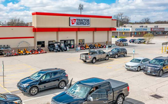 Pictures of Retail property located at 4555 16th St, Moline, IL 61265 for sales - image #1