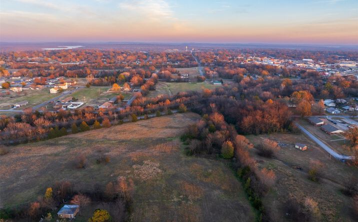 Pictures of Land, Multifamily property located at 8 N Pierce Avenue, Wagoner, OK 74467 for sales - image #1