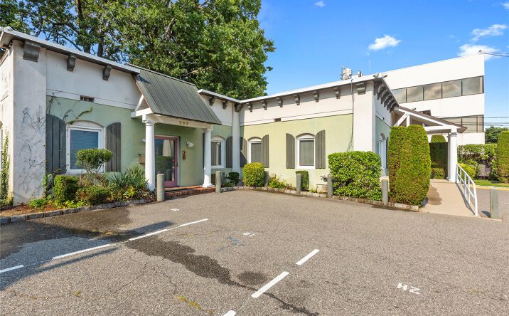 Pictures of Office property located at 293 Castle Avenue, Hempstead, NY 11590 for sales - image #1
