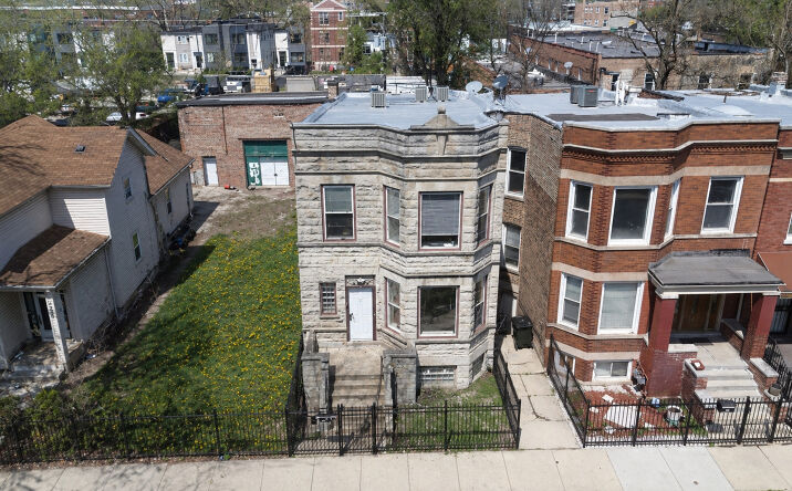 Pictures of Multifamily property located at 2822 W FLOURNOY Street, Chicago, IL 60612 for sales - image #1