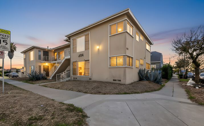 Pictures of Multifamily property located at 304 E 95th St, Los Angeles, CA 90003 for sales - image #1