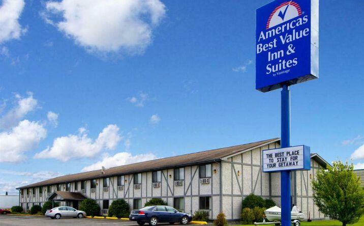 Pictures of Multifamily, Hospitality property located at 2326 U.S. 53, International Falls, MN 56649 for sales - image #1