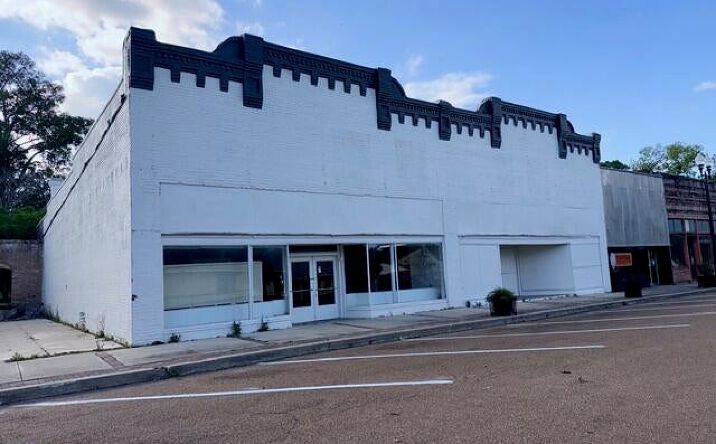 Pictures of Retail property located at 173 W RAILROAD AVE N, MAGNOLIA, MS 39652-2835 for sales - image #1