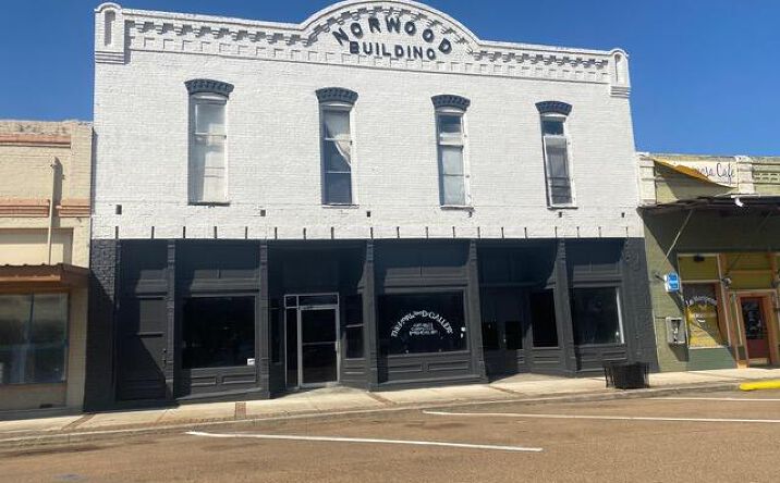 Pictures of Retail property located at 143 W RAILROAD AVE N, MAGNOLIA, MS 39652-2835 for sales - image #1