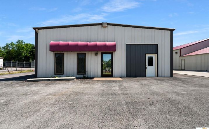 Pictures of Office, Industrial, Mixed Use property located at 505 Industrial Drive, Glasgow, KY 42141 for sales - image #1