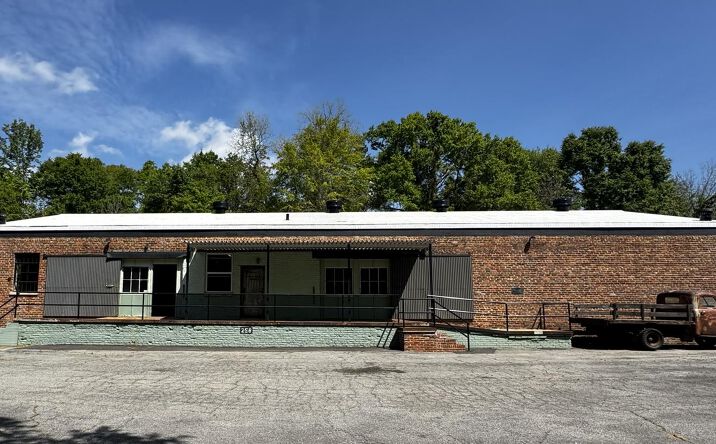 Pictures of Office, Retail property located at 258 Depot Circle, Milledgeville, GA 31061 for sales - image #1