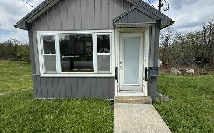 Pictures of Retail, Office property located at 111 Steubenville Pike, Burgettstown, PA 15021 for sales - image #1