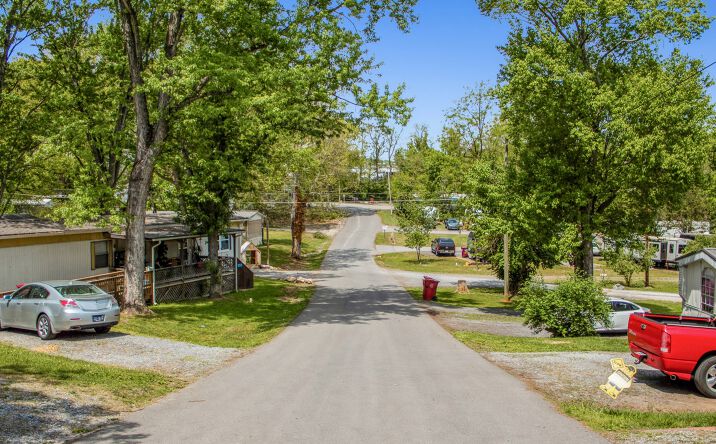 Pictures of Mobile Home Park property located at 116 SPG CITY DR, JOHNSON CITY, TN 37601 for sales - image #1