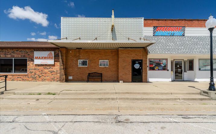 Pictures of Retail, Business for Sale property located at 206 West Locust Street, Fairbury, IL 61739 for sales - image #1