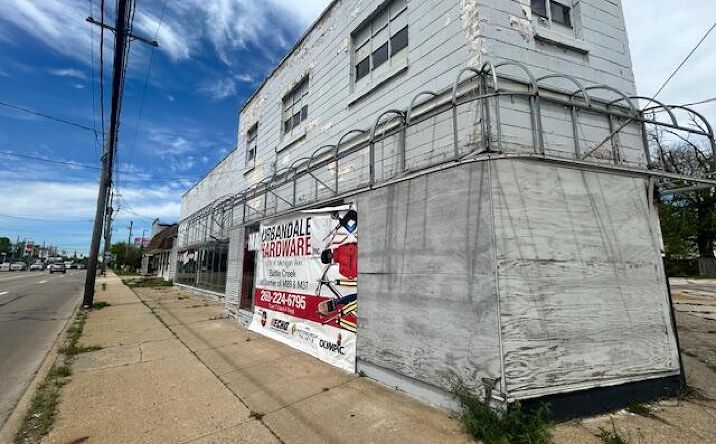 Pictures of Industrial, Office, Retail property located at 1396 W Michigan Avenue, Battle Creek, MI 49037 for sales - image #1