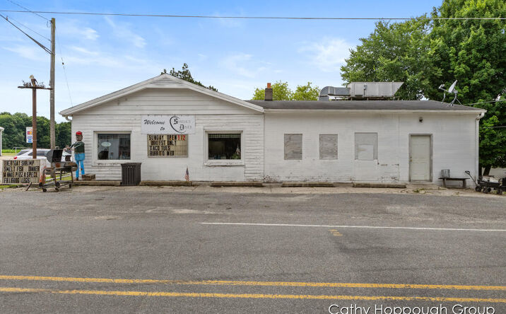 Pictures of Retail property located at 112 N State Street, Freeport, MI 49325 for sales - image #1