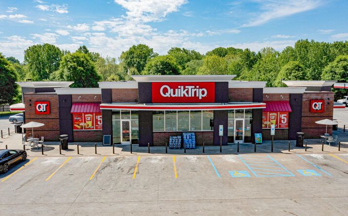 Pictures of Retail property located at 161 W Plaza Dr, Mooresville, NC 28117 for sales - image #1