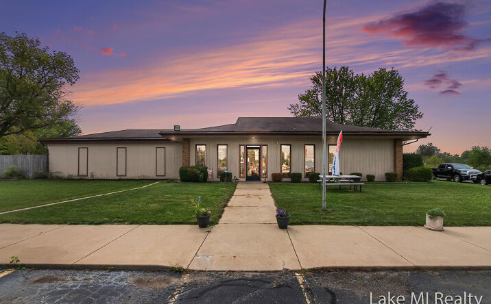 Pictures of Retail property located at 6720 Red Arrow Highway, Coloma, MI 49038 for sales - image #1