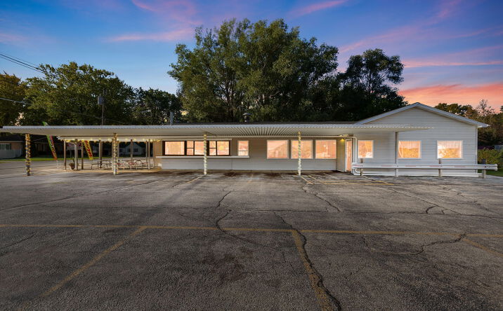 Pictures of Business for Sale, Retail property located at 5036 Paw Paw Lake Road, Coloma, MI 49038 for sales - image #1