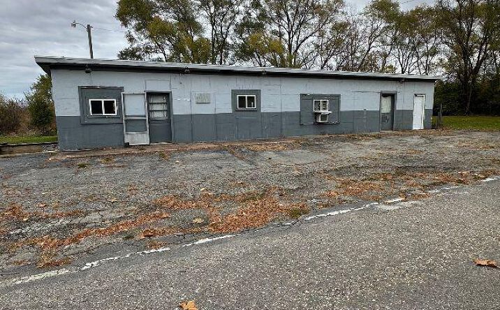 Pictures of Industrial, Retail, Office property located at 4093 King Drive, Sodus, MI 49126 for sales - image #1