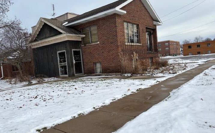 Pictures of Office property located at 213 E Paw Paw Street, Paw Paw, MI 49079 for sales - image #1