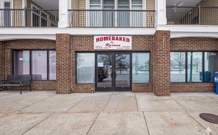 Pictures of Business for Sale, Retail property located at 560 N Hancock Street 5, Pentwater, MI 49449 for sales - image #1