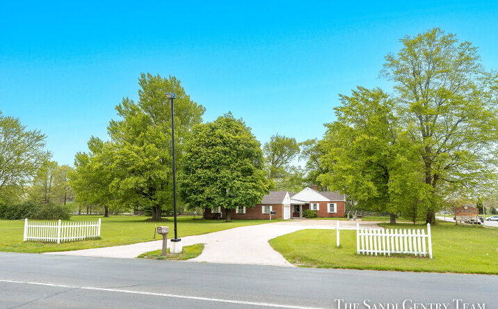 Pictures of Office property located at 4631 S Harvey Street, Norton Shores, MI 49444 for sales - image #1