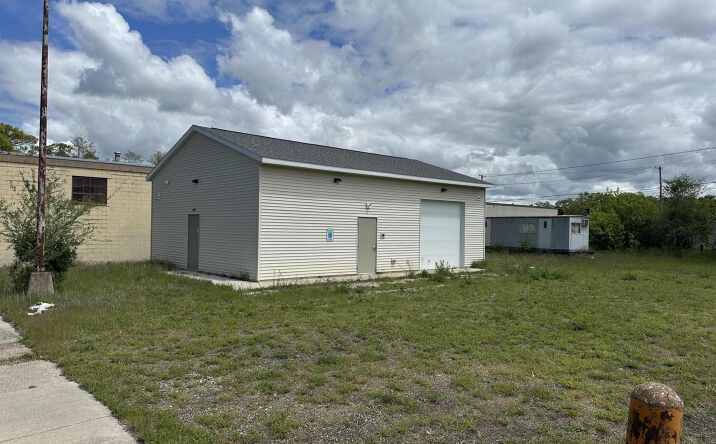Pictures of Industrial, Retail property located at 1984 Jefferson Street, Muskegon, MI 49441 for sales - image #1