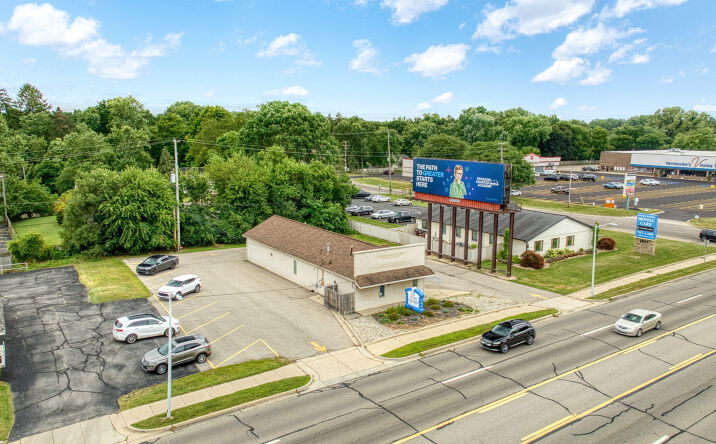 Pictures of Office, Retail property located at 2009 W Michigan Avenue, Jackson, MI 49202 for sales - image #1
