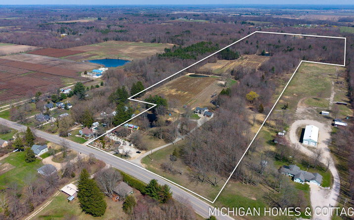 Pictures of Business for Sale, Retail property located at 1661 68th Street, Fennville, MI 49408 for sales - image #1
