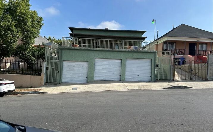 Pictures of Multifamily property located at 3025 Fairmount, Los Angeles, CA 90063 for sales - image #1