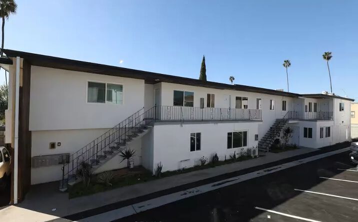 Pictures of Multifamily property located at 1441 S Cloverdale, Los Angeles, CA 90019 for sales - image #1