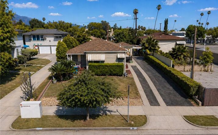 Pictures of Multifamily property located at 44 N Berkeley Avenue, Pasadena, CA 91107 for sales - image #1
