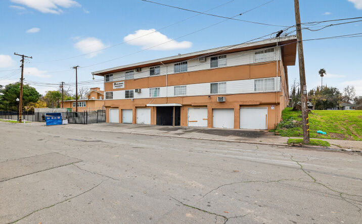 Pictures of Multifamily property located at 618 PLAZA AVE, SACRAMENTO, CA 95815 for sales - image #1