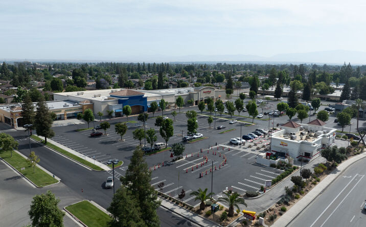 Pictures of Retail property located at 5000 Stockdale Hwy, Bakersfield, CA 93309 for sales - image #1