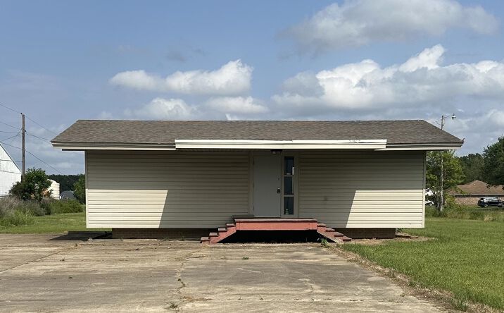 Pictures of Office property located at 904 Airport Drive, Winnsboro, LA 71295 for sales - image #1