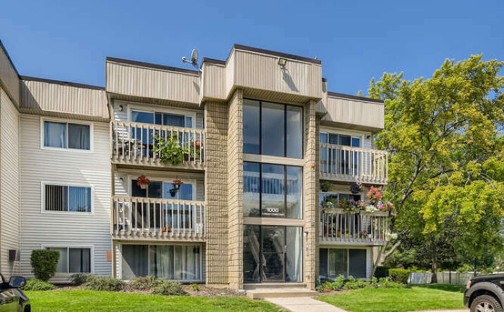 Pictures of Multifamily property located at 1000 Sarah Constant Ln., Schaumburg, IL 60194, 2344 John Smith Dr., Schaumburg, IL 60194, 2385 John Smith Dr., Schaumburg, IL 60194 for sales - image #1