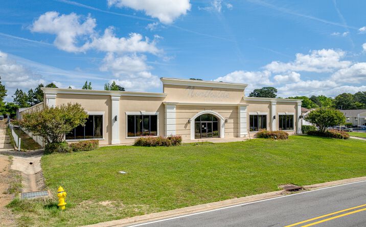 Pictures of Retail property located at 1911 North Service Road East, Ruston, LA 71270 for sales - image #1