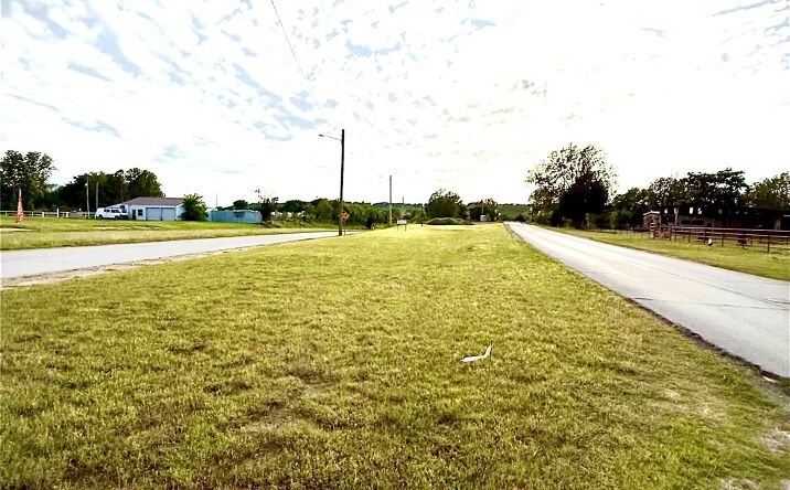 Pictures of Land property located at 805 Robertson Hwy, Henryetta, OK 74437 for sales - image #1