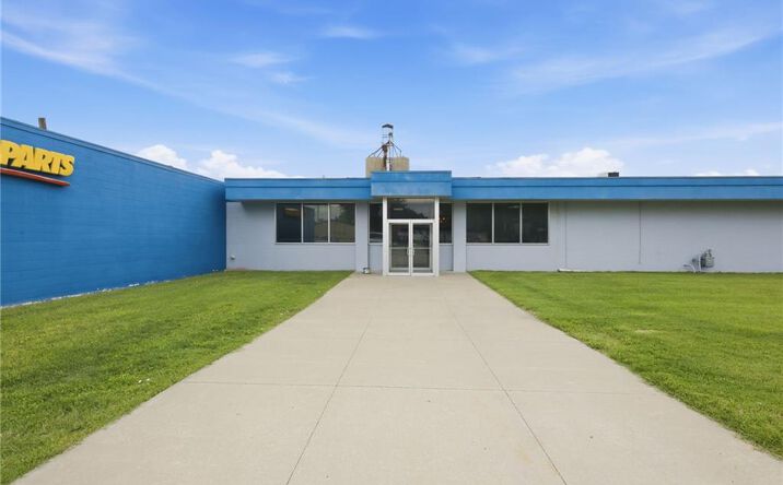 Pictures of Business for Sale, Retail property located at 104 Cedar Street, Ottawa, KS 66067 for sales - image #1