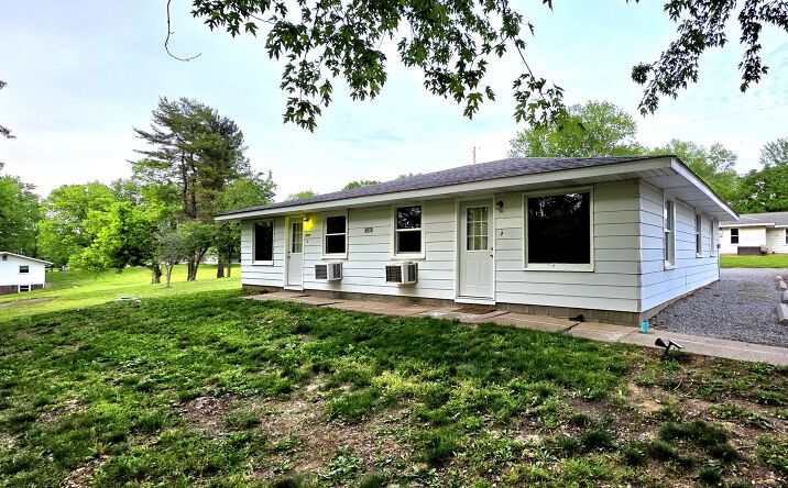 Pictures of Multifamily property located at 6930 Hayton School Road, Carbondale, IL 62902 for sales - image #1