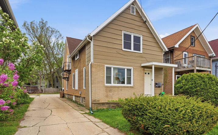 Pictures of Multifamily property located at 2027 E Washington Avenue, Madison, WI 53704 for sales - image #1