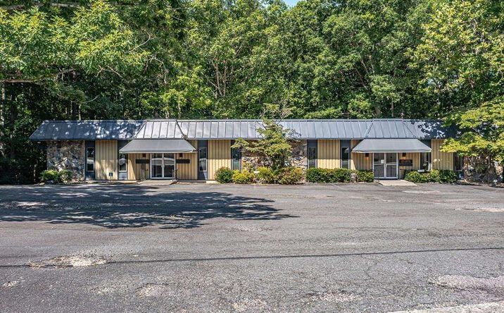 Pictures of Business for Sale, Office property located at 279 N Main Street, KILMARNOCK, VA 22482 for sales - image #1