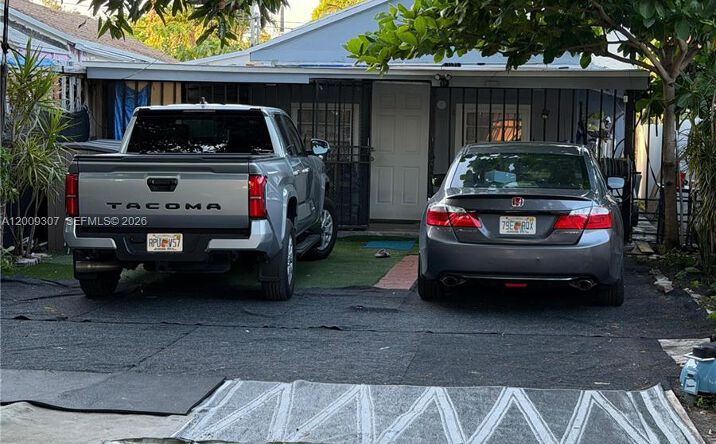 Pictures of Multifamily property located at 1111 NW 26th St, Miami, FL 33127 for sales - image #1