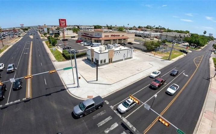 Pictures of Retail property located at 2201 E Saunders, Laredo, TX 78041 for sales - image #1