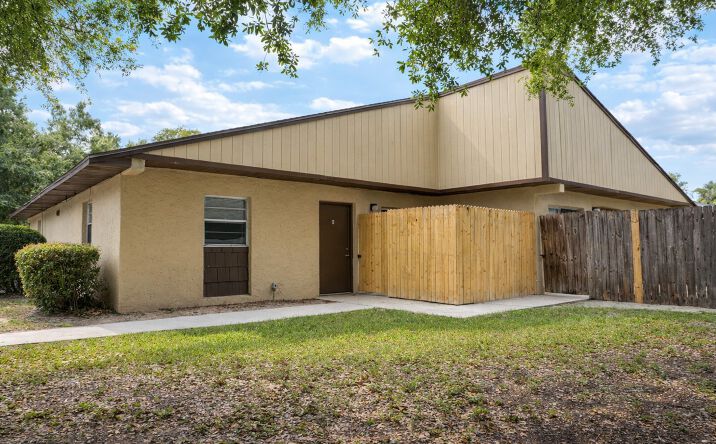 Pictures of Multifamily property located at 5211 SE 29TH ST, OCALA, FL 34480 for sales - image #1