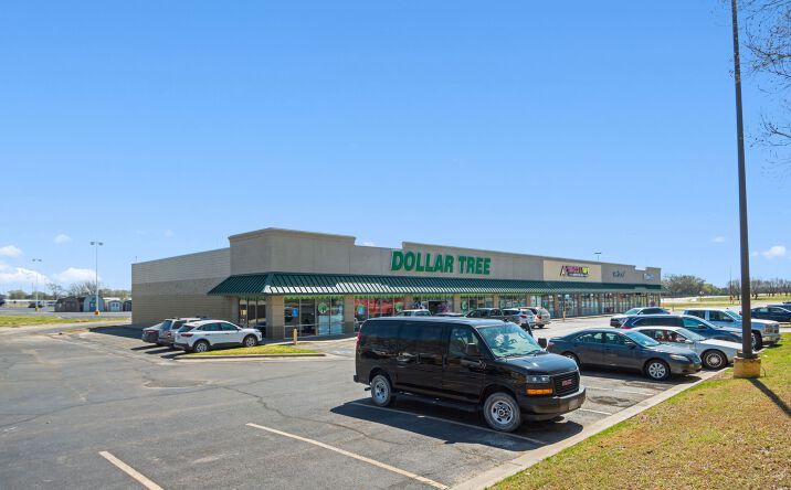 Pictures of Retail property located at 102 PETER PAN RD, INDEPENDENCE, KS 67301-7307 for sales - image #1